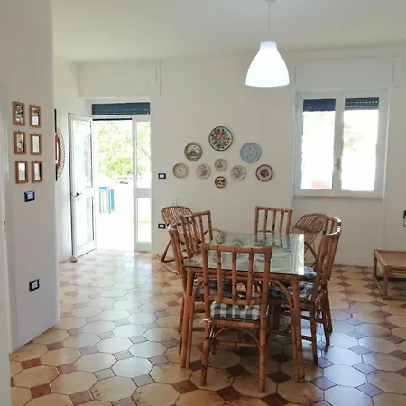 Casa Pepe A Pescoluse بيت للعطل