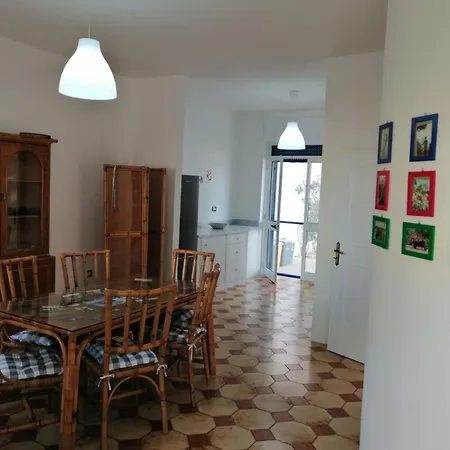 Casa Pepe A Pescoluse بيت للعطل